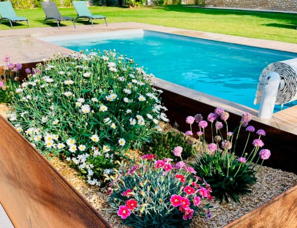 epidort-image-exterieur-fleurs-piscine
